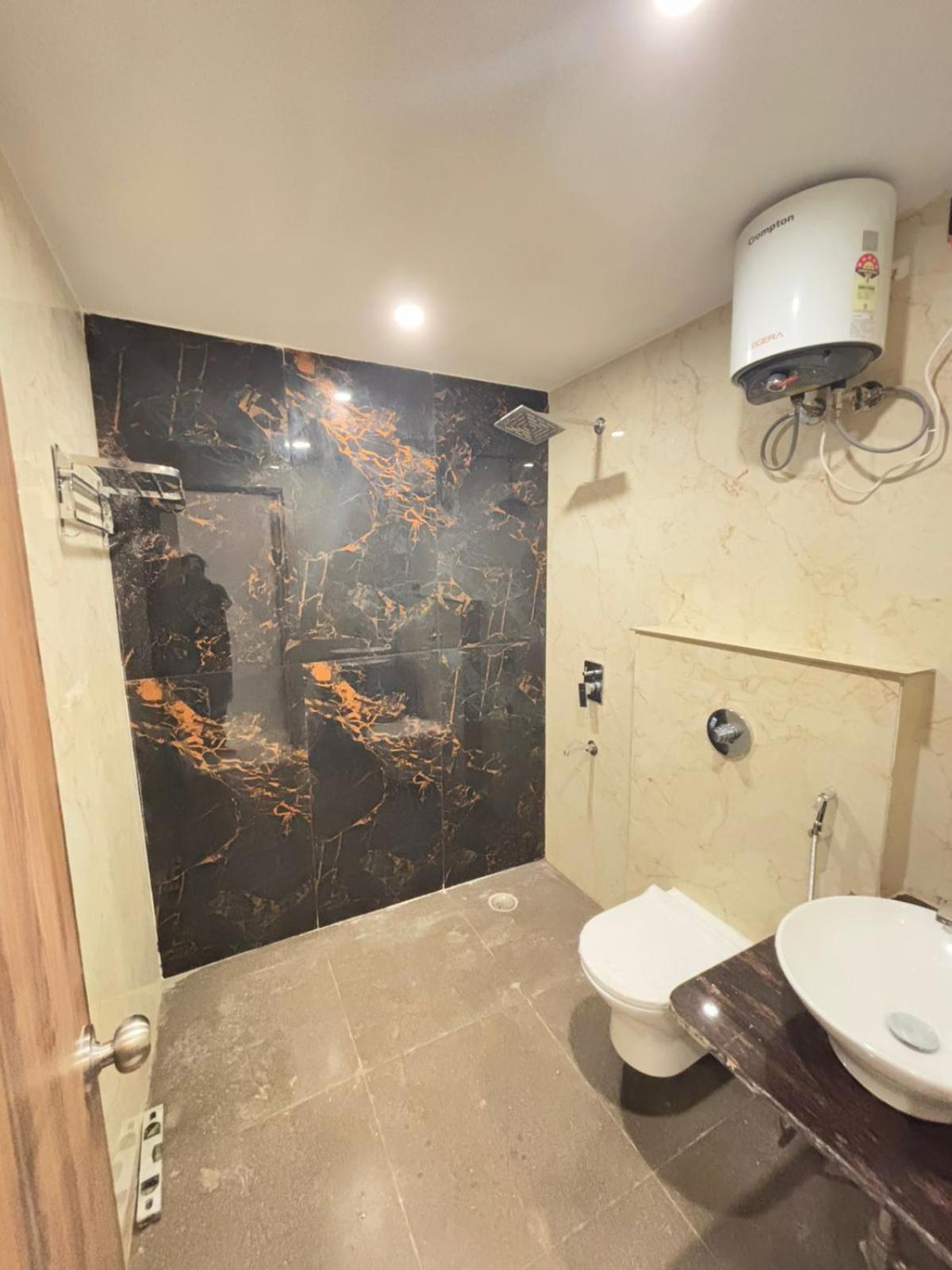 Hotel Omkar Palace Ayodhya Kültér fotó